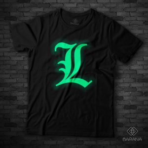 CAMISETA CON VINILO LUMINICENTE